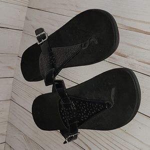 Vionic Tropez black Patent Leather t-strap sandals Size 10